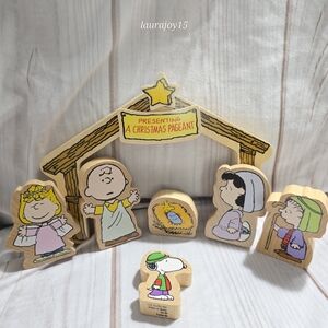Peanuts Christmas Pageant Wooden Nativity Scene Set 7 Piece